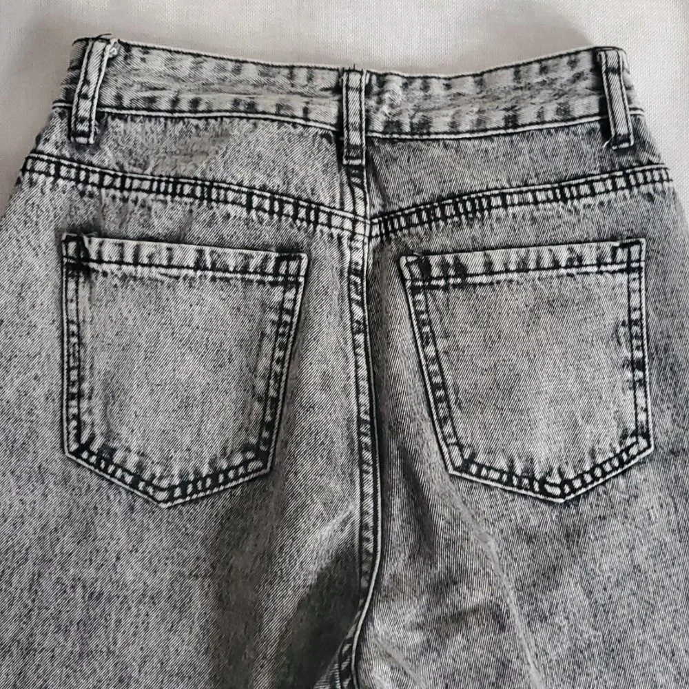 Jeans - Picture 2 of 4